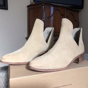 NEVER WORN ...Tan ankle boot, shoe 7.5